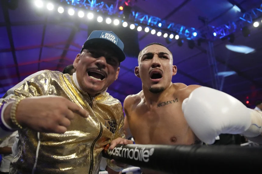 Teófimo López declina la oferta de Top Rank para luchar contra Subriel Matías, lo que plantea interrogantes sobre su futuro en el boxeo.